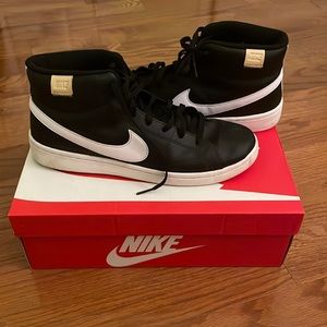 Nike Blazers Black (SEND OFFERS)